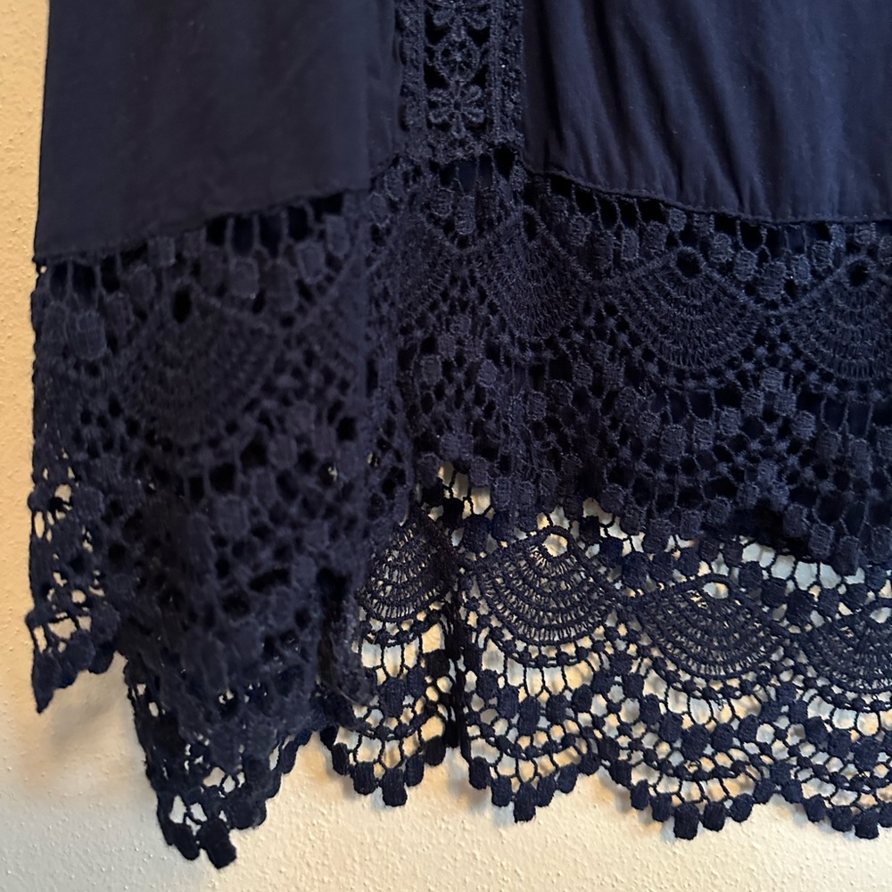 Navy Lace Sleeveless Shirt. XL - Picture 2 of 4